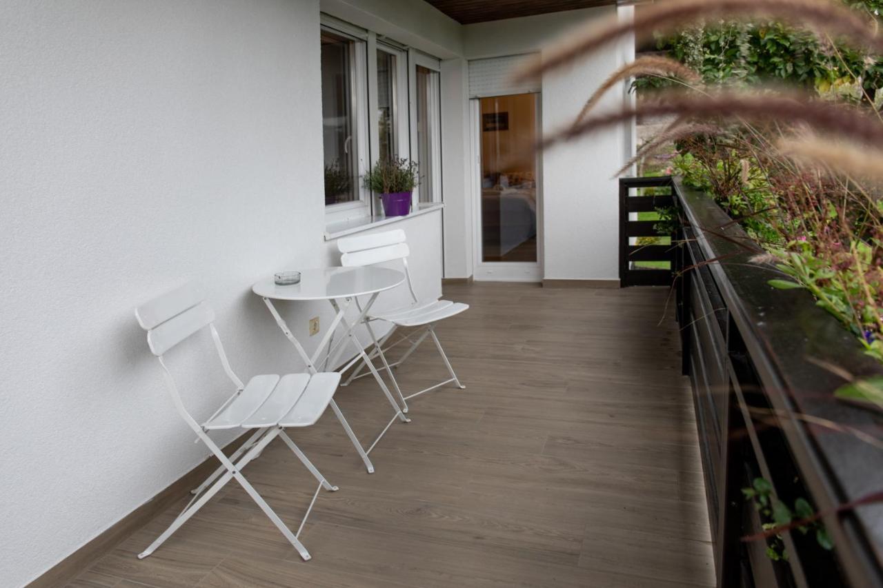 Zirovnica Honey Apartments מראה חיצוני תמונה